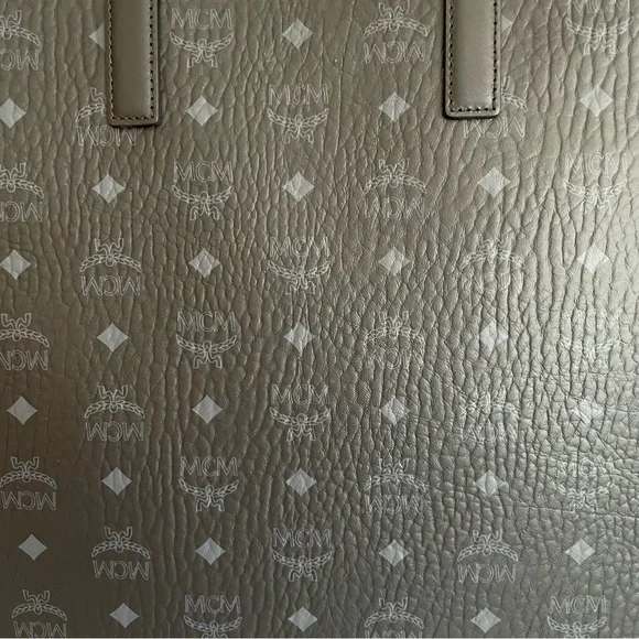 MCMAren Tote in Visetos
